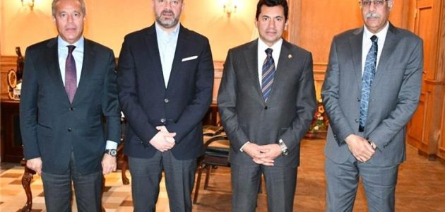 أشرف صبحي يجتمع باتحاد الكرة ورابطة الأندية ويُنهي أزمة الفار في الدوري المصري