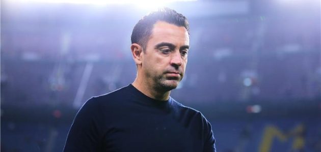 سبورت: تشافي يحاول إقناع إدارة برشلونة ببديل بوسكيتس المحتمل